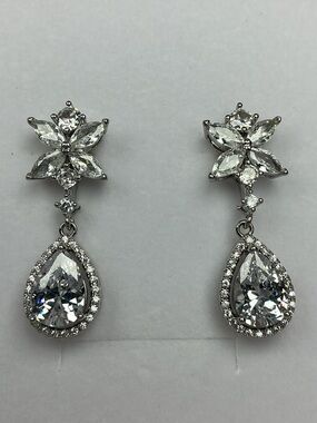 💋Gorgeous Cz Diamond Floral Elegant Teardrop Bridal Earrings